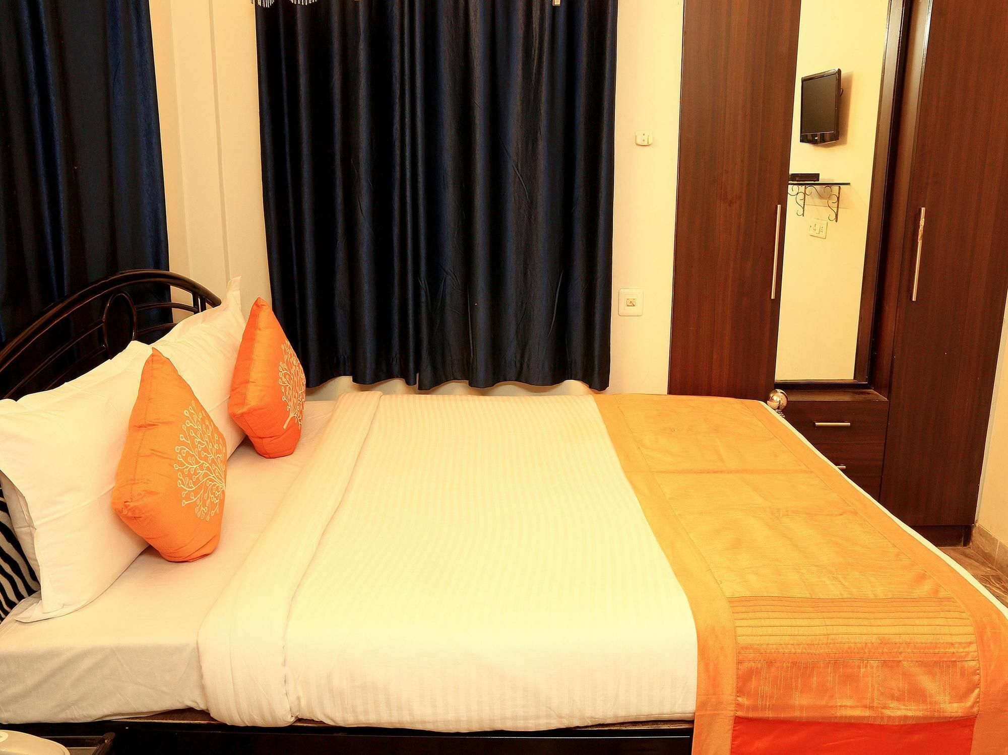 The Elite Apartment Hotel Калькутта Экстерьер фото